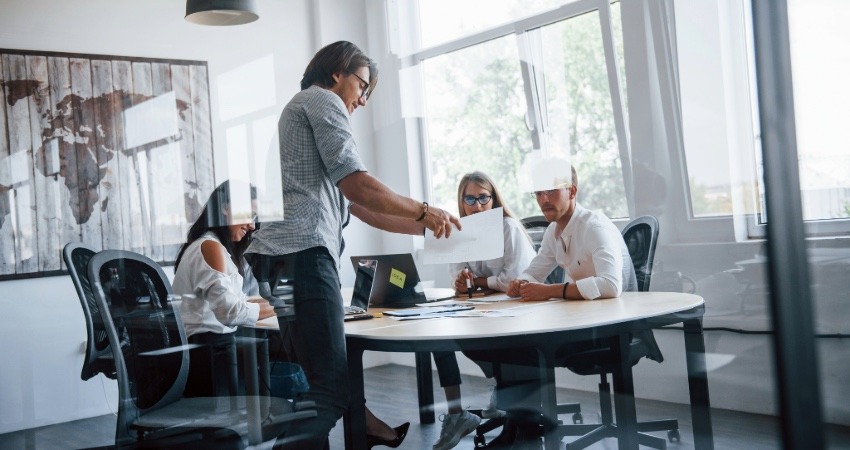 Global video production using local crews, Multi‑location video production